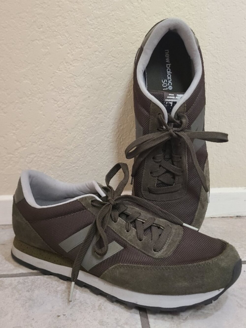 NEW! NEW BALANCE 501 men's OLIVE GREEN RETRO SNEAKER SHOCK CUSHION sz US 9.5